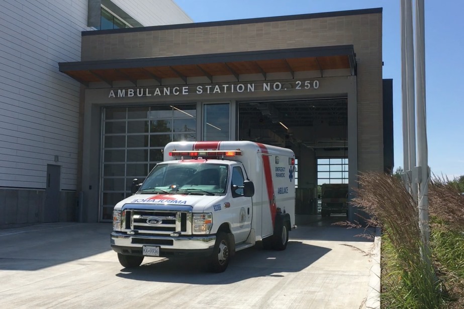 Ambulance in front of Richmond station